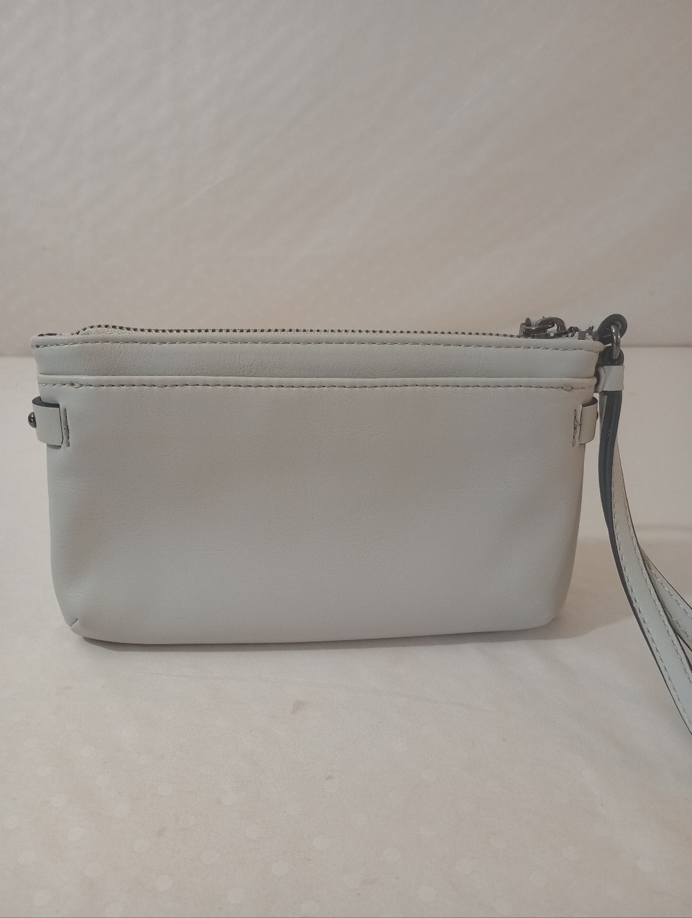 Vera Wang Simply Vera Flower detailing Multiple Compartments Wristlet - Picture 2 of 6